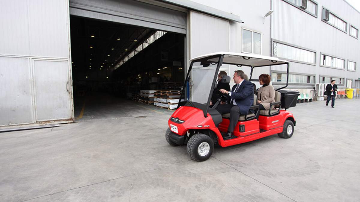 Bursa Valisi Münir Karaloğlu Pilot Taşıt Koltukları Sanayi A.Ş. Fabrikasını ziyaret etti.